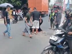 Kecelakaan Lalu Lintas di Depan Alfamidi Pringsewu Libatkan Motor dan Mobil Suv.