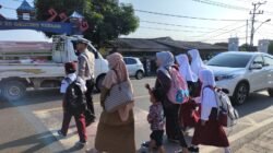 Polisi “Jemput Bola” di Pagi Hari, Anak Sekolah di Pesawaran Jadi Lebih Aman