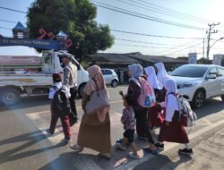 Polisi “Jemput Bola” di Pagi Hari, Anak Sekolah di Pesawaran Jadi Lebih Aman