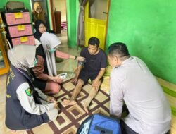Wujud Kepedulian Sesama, Sidokkes Polres Pesawaran Laksanakan Home Visit dan Berikan Layanan Medis Bagi Warga Desa Sukaraja