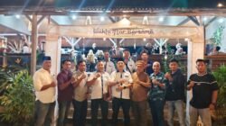 FKWKP Pringsewu Bagikan Takjil di Simpang Lima Tugu Pemuda