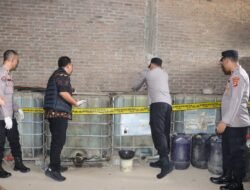 Terbongkar! Gudang BBM Oplosan di Pringsewu Beromzet Miliaran