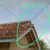 Diduga Abaikan Keselamatan, Pt.Tunas Link Indonesia ,Pasang Kabel Tanpa Tiang dan Menumpang di Rumah Warga